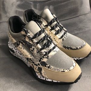 STEVE MADDEN SNEAKERS